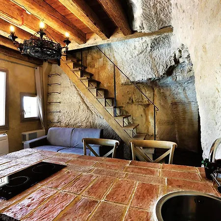 Chez Les Grottes Longare