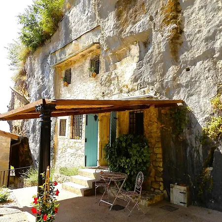 Chez Les Grottes Bed & Breakfast