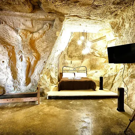 Chez Les Grottes 4*