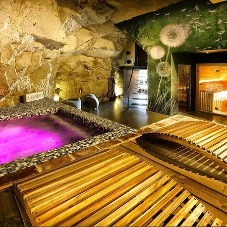Chez Les Grottes