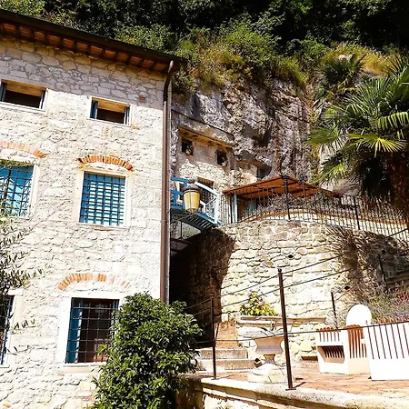 Chez Les Grottes 4* Longare