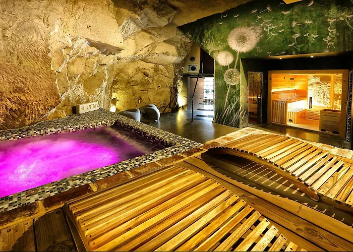 Chez Les Grottes