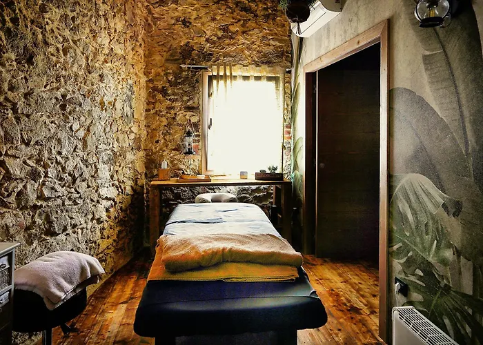 Chez Les Grottes Bed & Breakfast